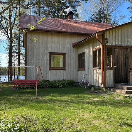 Chalet Moekki Jaervenrannalla *